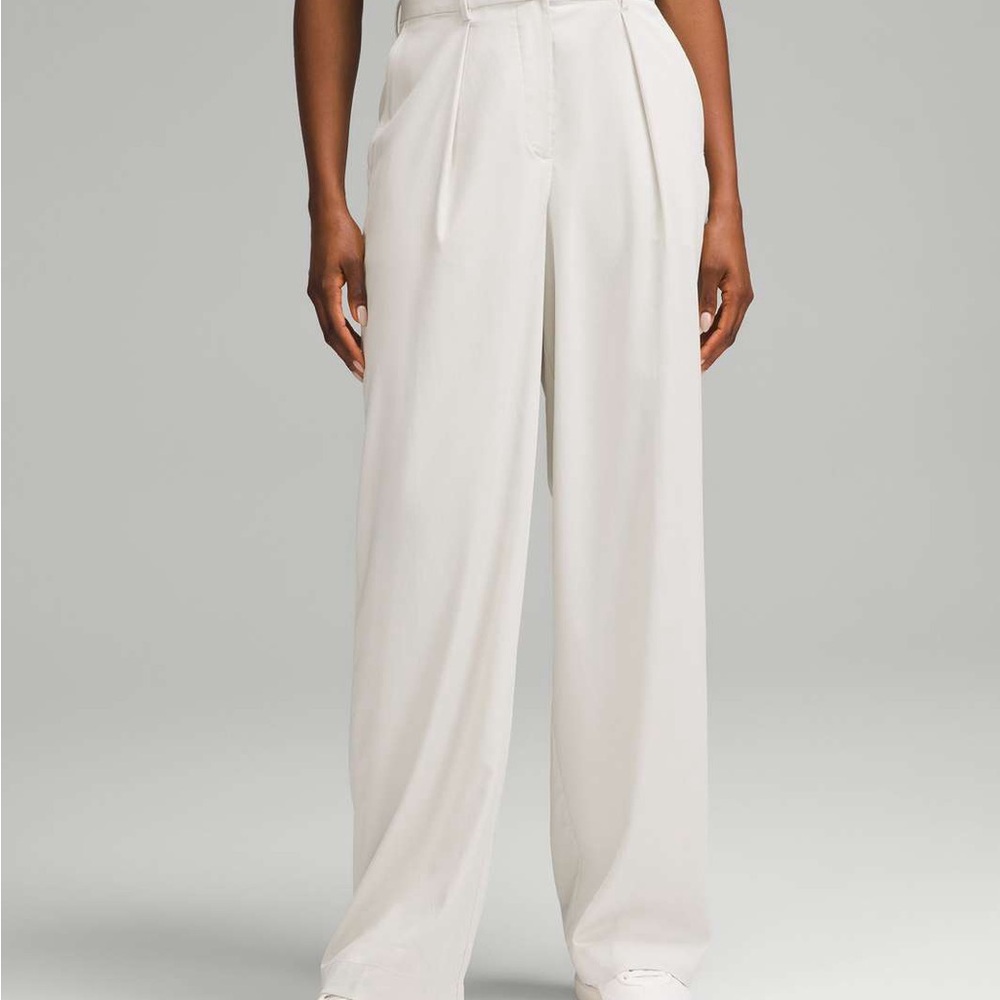 Lululemon Athletica Pleat-Front High-Rise
Trouser *Regular